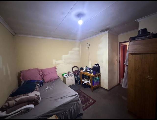 6 BEDROOM HOUSE FOR SALE IN TEMBISA CENTRAL